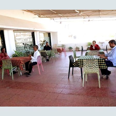 Hotel Girnar Aurangabad  Eksteriør bilde