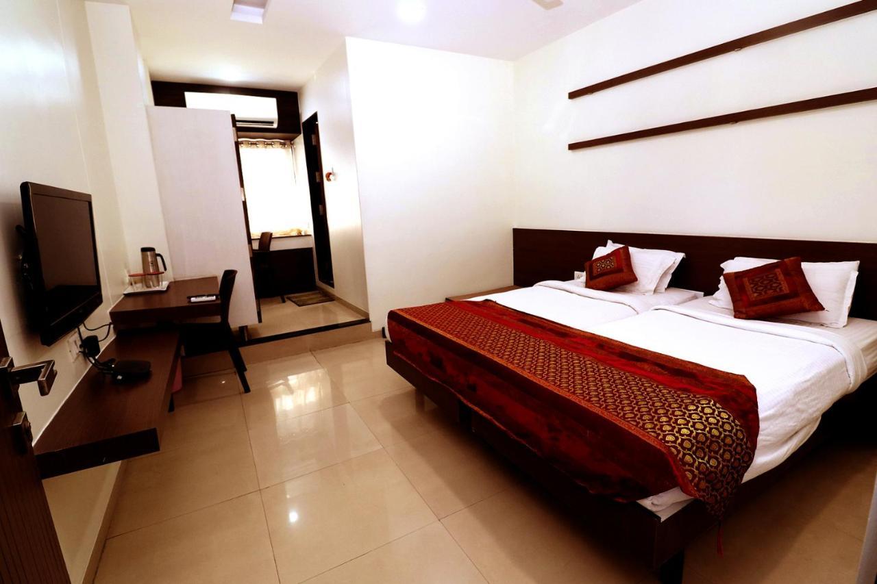 Hotel Girnar Aurangabad  Eksteriør bilde