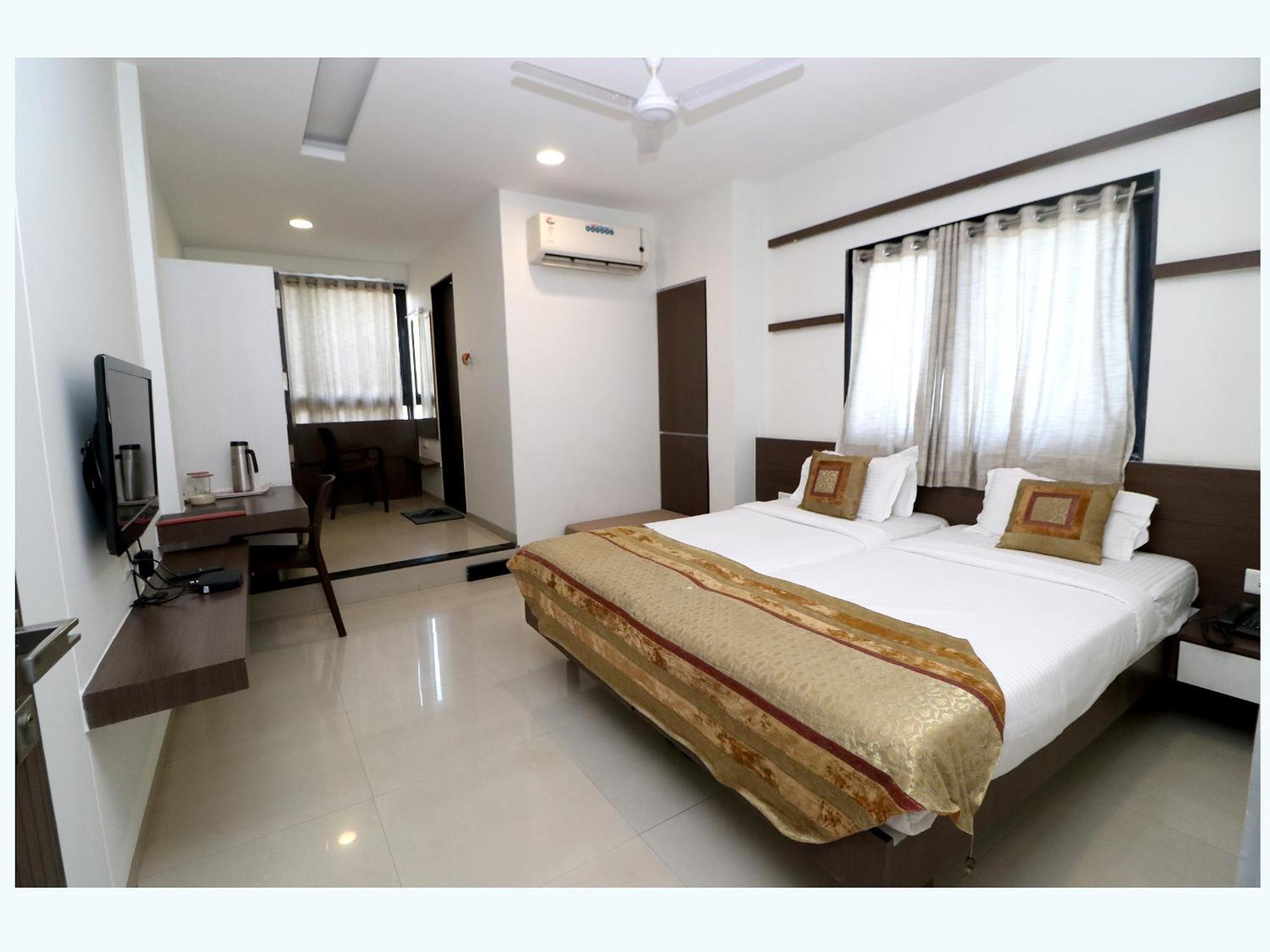 Hotel Girnar Aurangabad  Eksteriør bilde