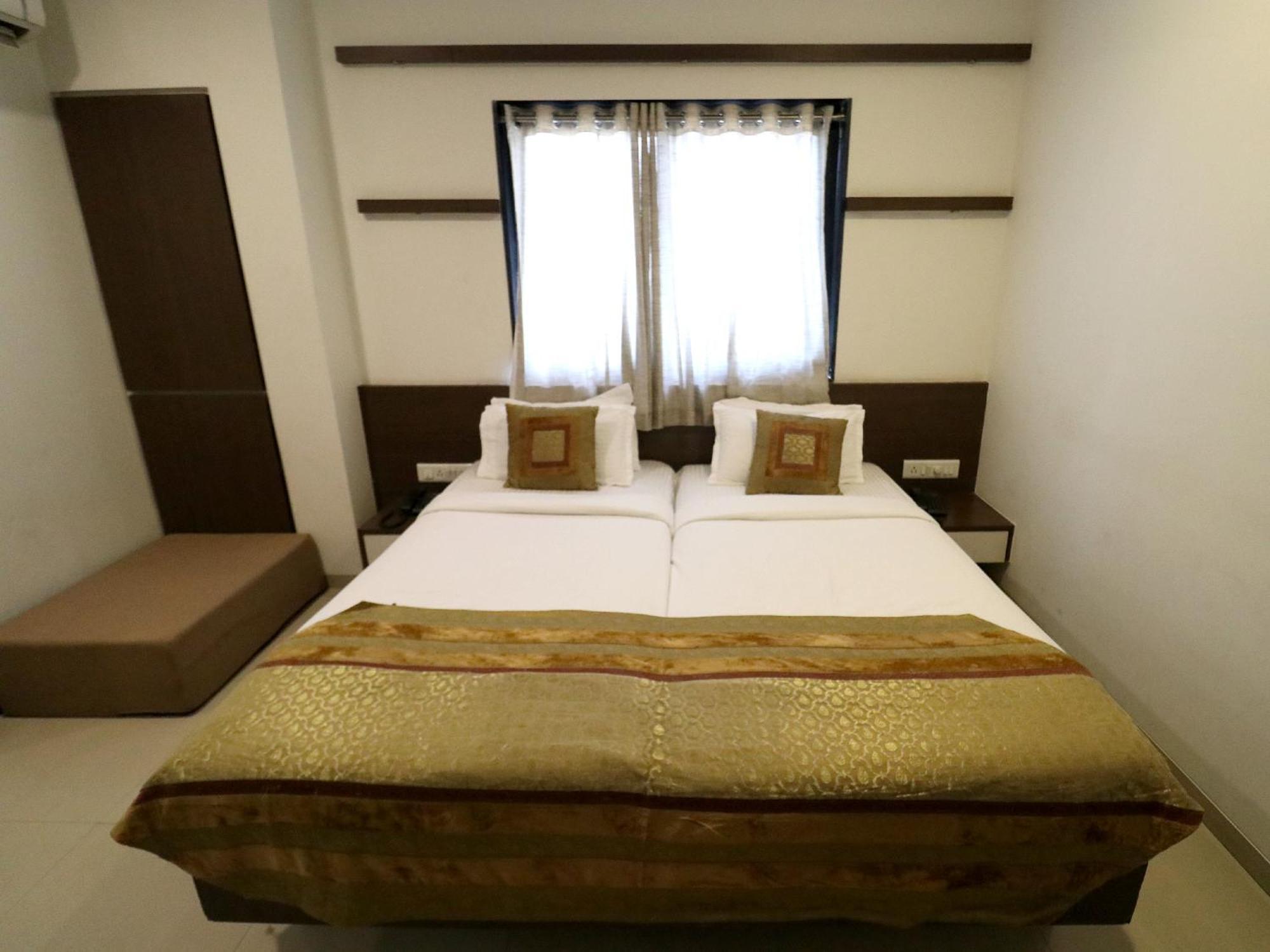 Hotel Girnar Aurangabad  Eksteriør bilde