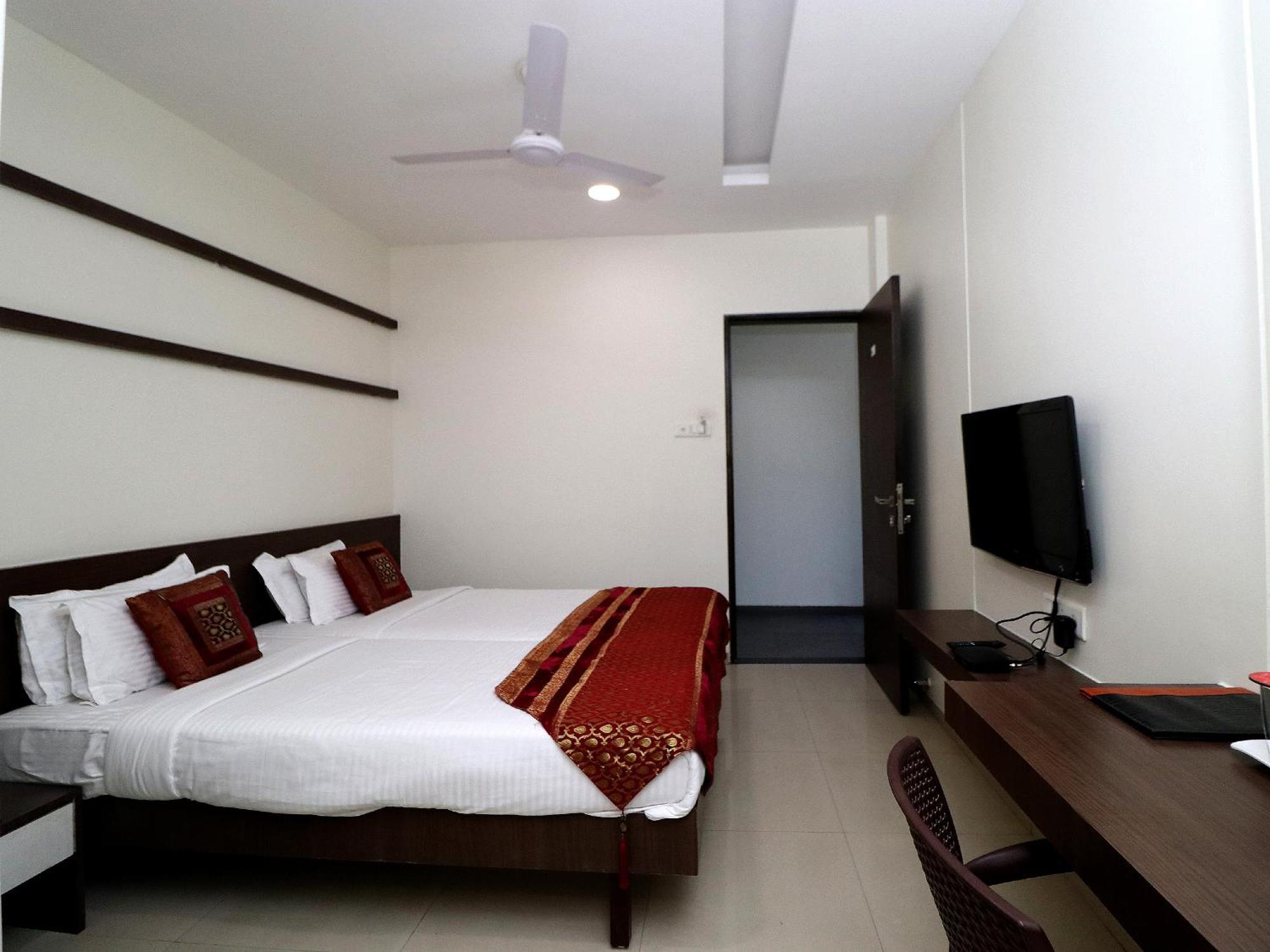 Hotel Girnar Aurangabad  Eksteriør bilde