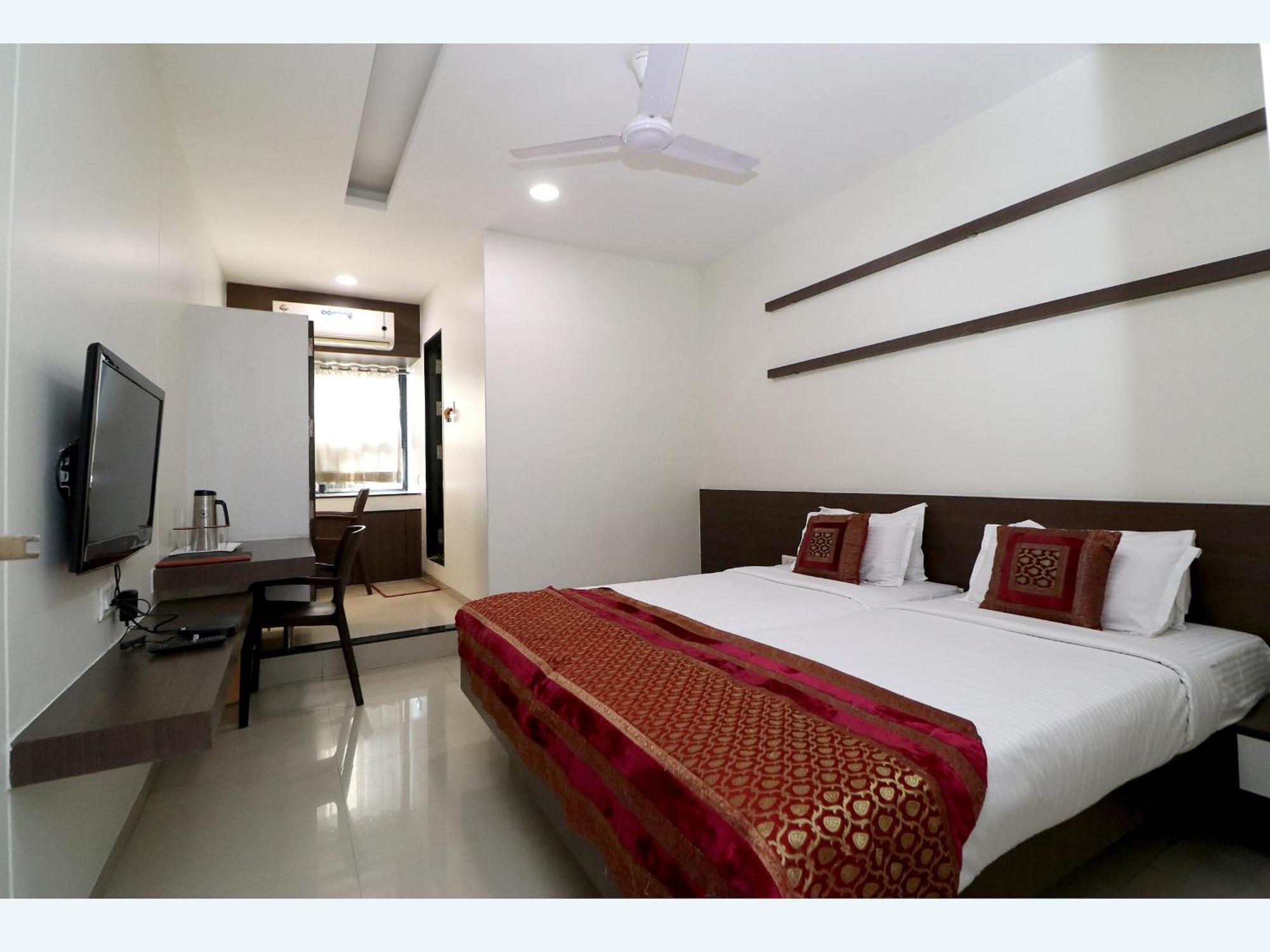 Hotel Girnar Aurangabad  Eksteriør bilde