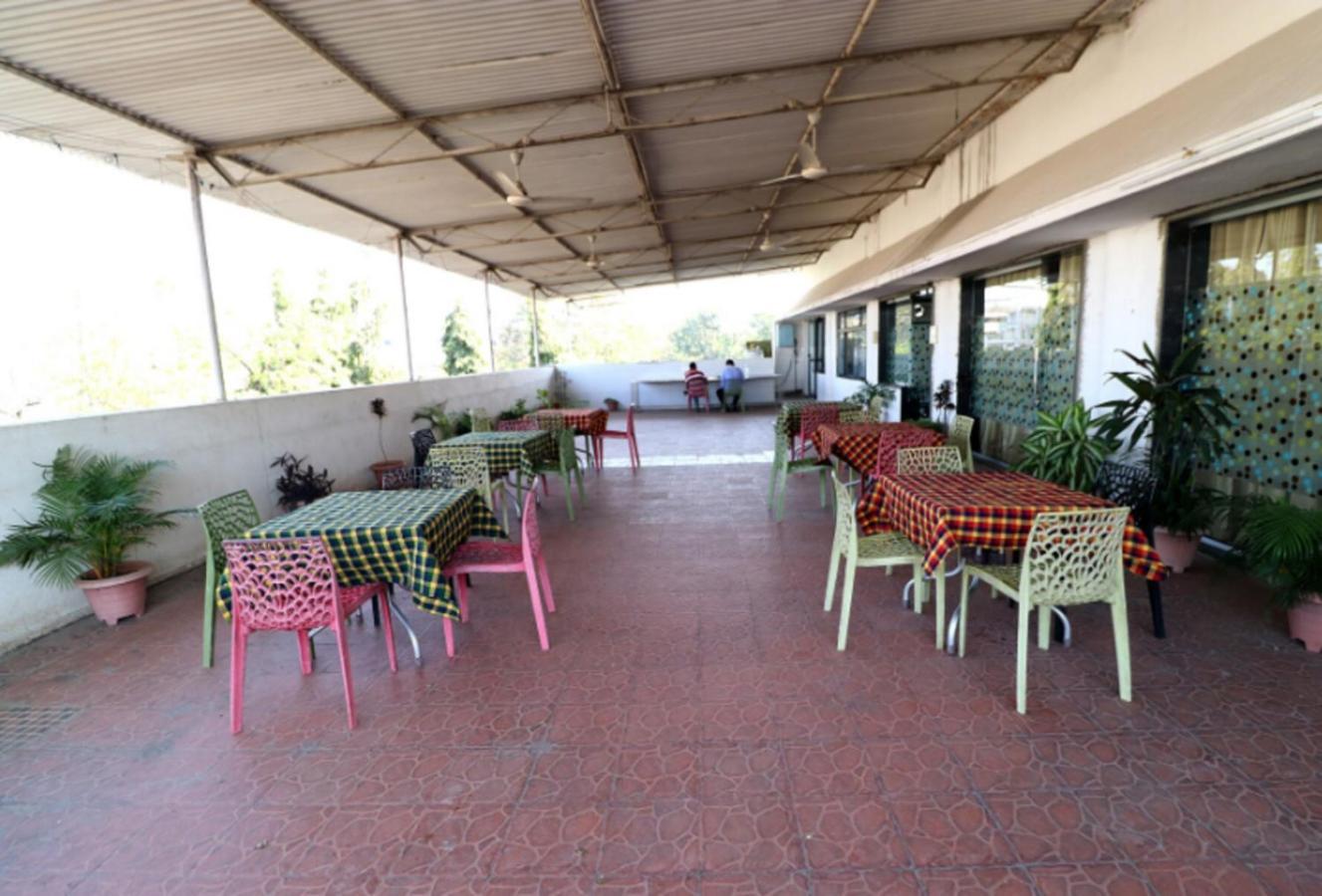 Hotel Girnar Aurangabad  Eksteriør bilde