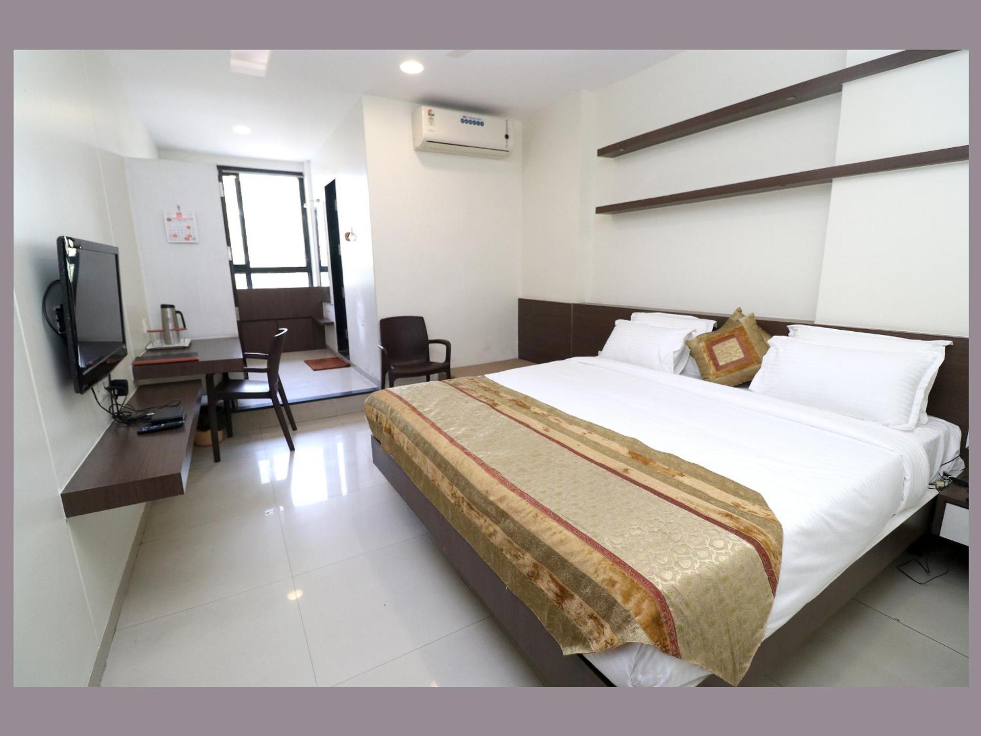 Hotel Girnar Aurangabad  Eksteriør bilde