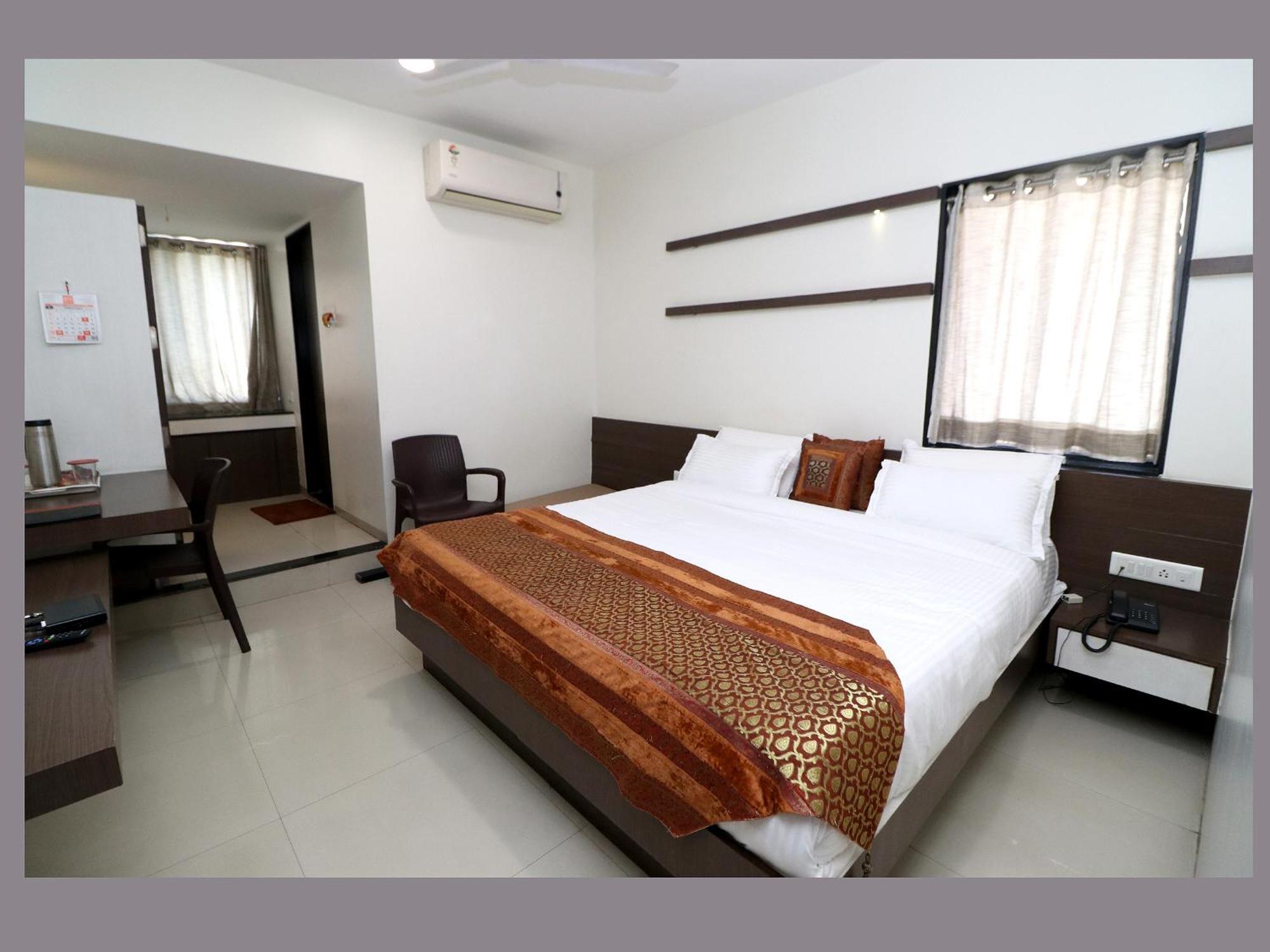 Hotel Girnar Aurangabad  Eksteriør bilde