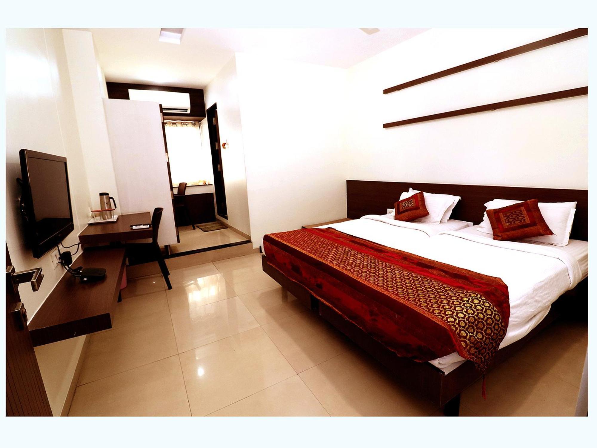 Hotel Girnar Aurangabad  Eksteriør bilde