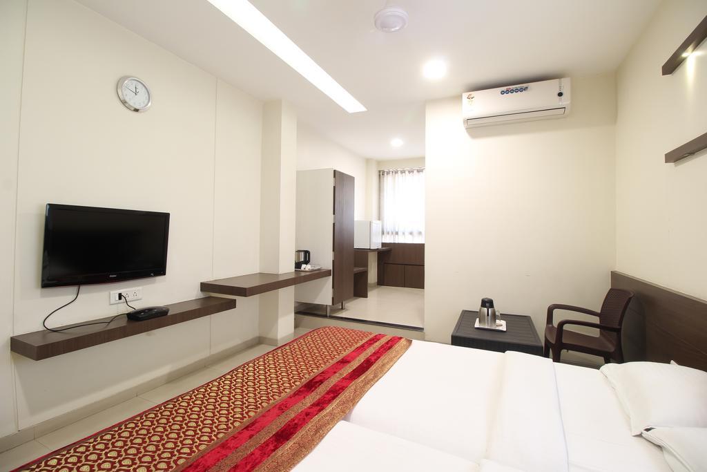 Hotel Girnar Aurangabad  Eksteriør bilde
