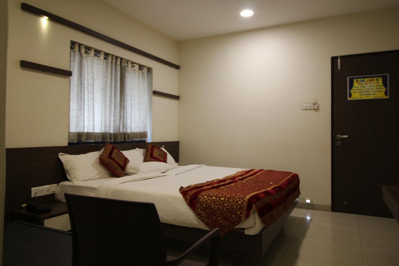 Hotel Girnar Aurangabad  Eksteriør bilde