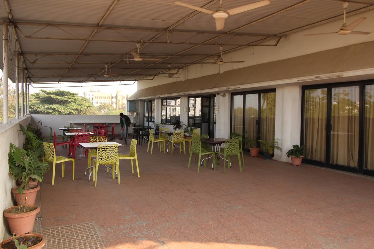 Hotel Girnar Aurangabad  Eksteriør bilde