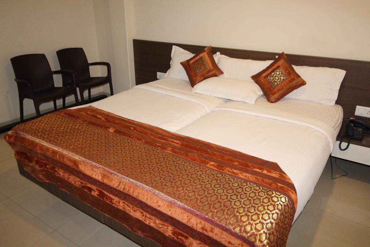Hotel Girnar Aurangabad  Eksteriør bilde